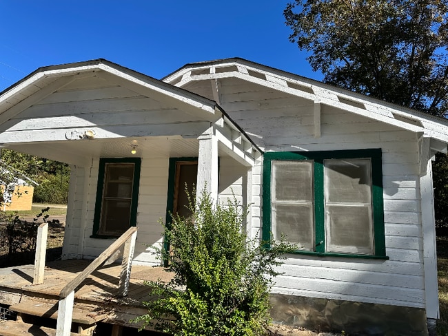 Building Photo - 1301 S State Line Ave