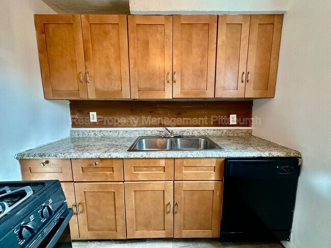 Foto del edificio - 8612 Oakcrest Rd