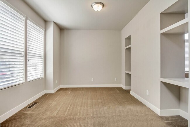 Foto del edificio - 4492 Milford Dr