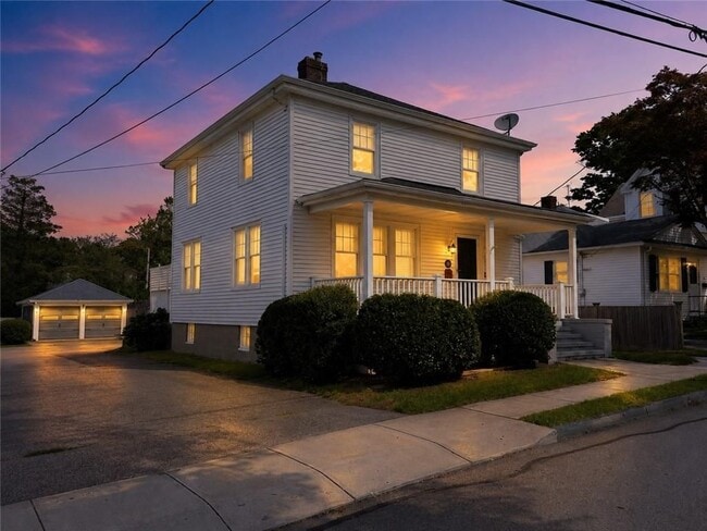 Building Photo - 10 Channing St