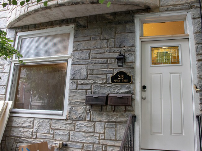 Building Photo - 216 Peffer St