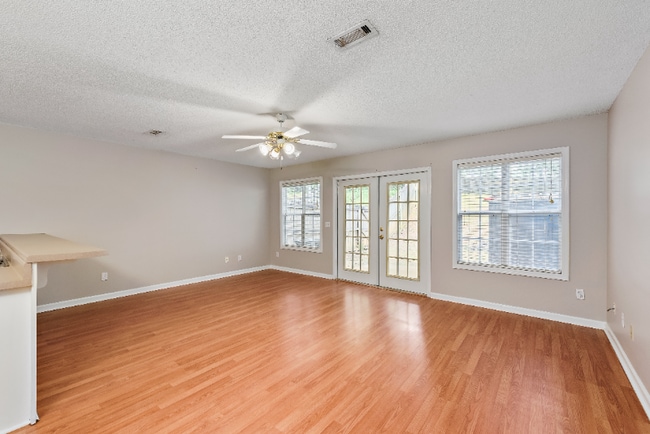 Foto del edificio - 428 Sandy Oak Dr