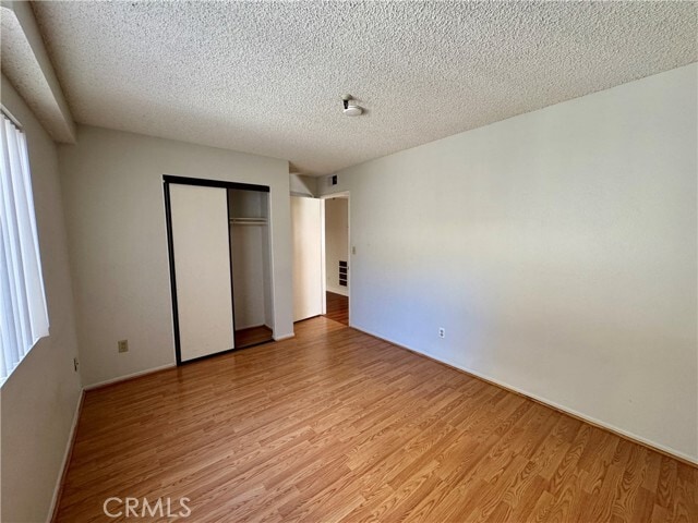 Building Photo - 987 E Del Mar Blvd