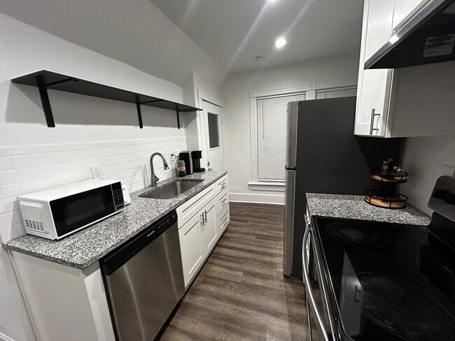 Foto del edificio - 2215 W Broadway Ave