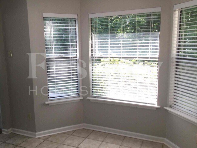 Foto del edificio - 5369 Biffle Ln