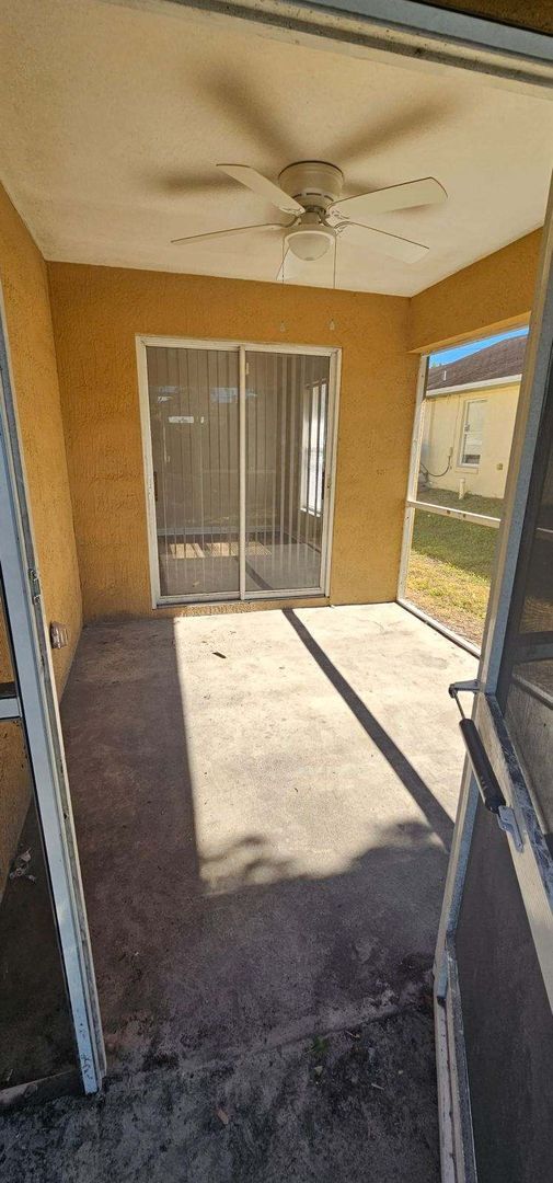 Foto del edificio - Three bedroom two bath - West Lakeland