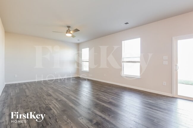 Foto del edificio - 1104 Mission Hill Ln