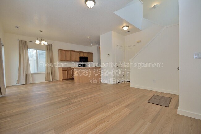 Foto del edificio - 7830 Mather Ct