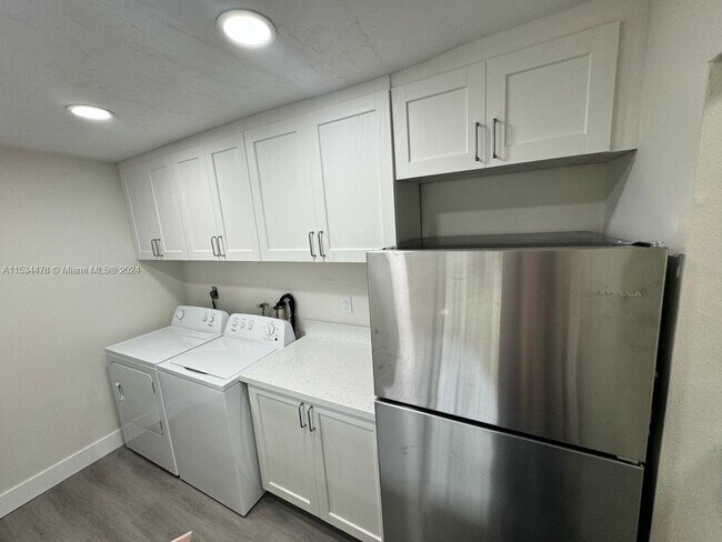 Foto del edificio - 2766 NW 196th St
