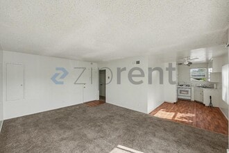 Building Photo - Unit 4