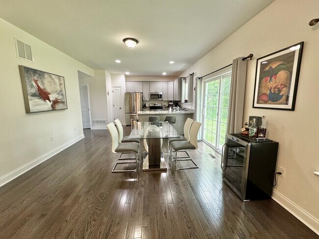 Foto del edificio - 2321 Farrand Dr