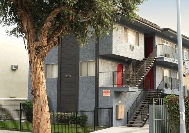 Building Photo - 5912 Willoughby Ave