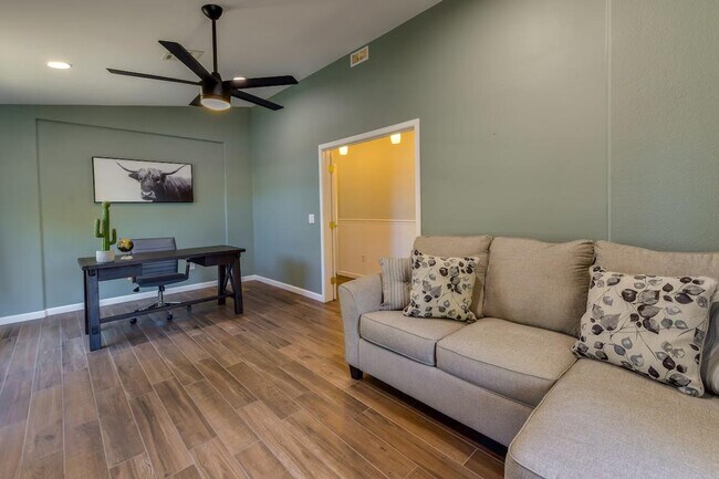 Foto del edificio - 2730 E Terrace Ave