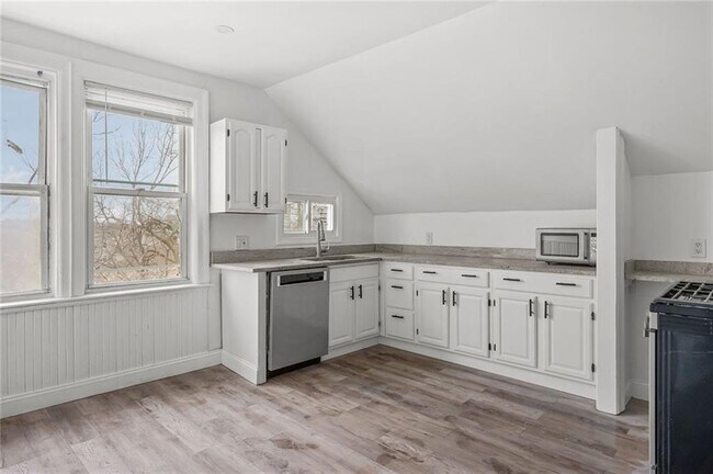 Foto del edificio - 123 Radcliffe Ave