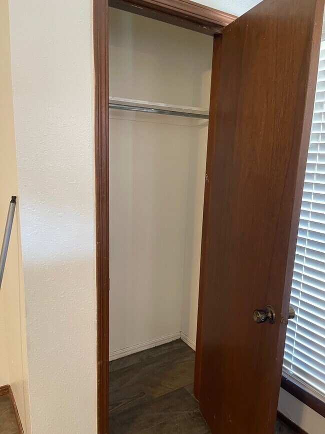 Foto del edificio - 908 Acacia Cir