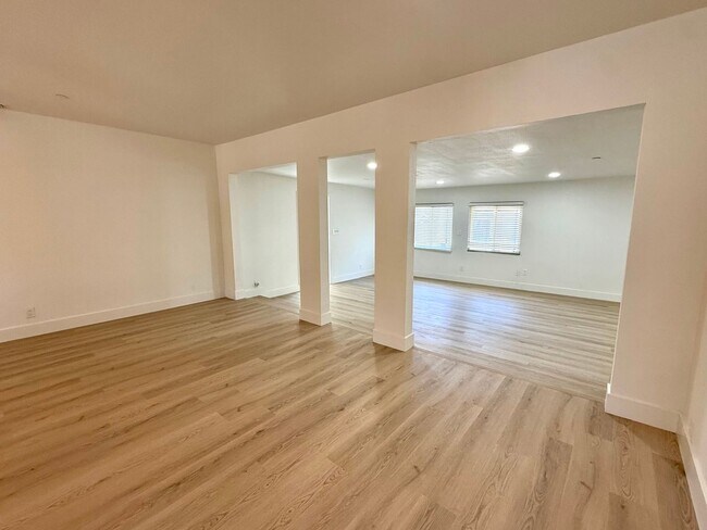 Foto del edificio - 3714 Fairway Dr