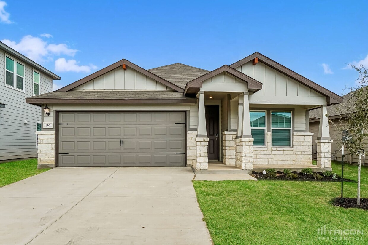 13661 Paxton Boulevard St. Hedwig TX House Rental in Saint Hedwig, TX