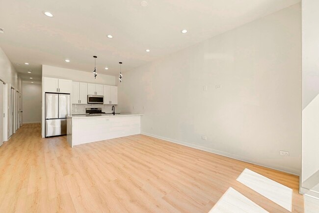 Building Photo - 521 N Lawndale Ave