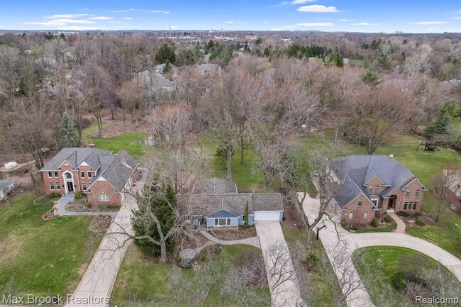 Building Photo - 2905 W Hickory Grove Rd