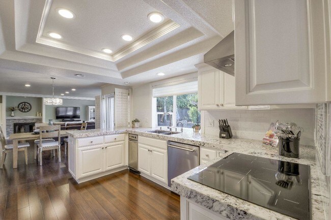 Building Photo - 6567 Woodcliff Ct