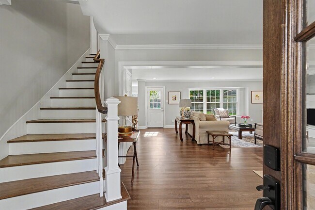 Foto del edificio - 726 Thistlewood Dr
