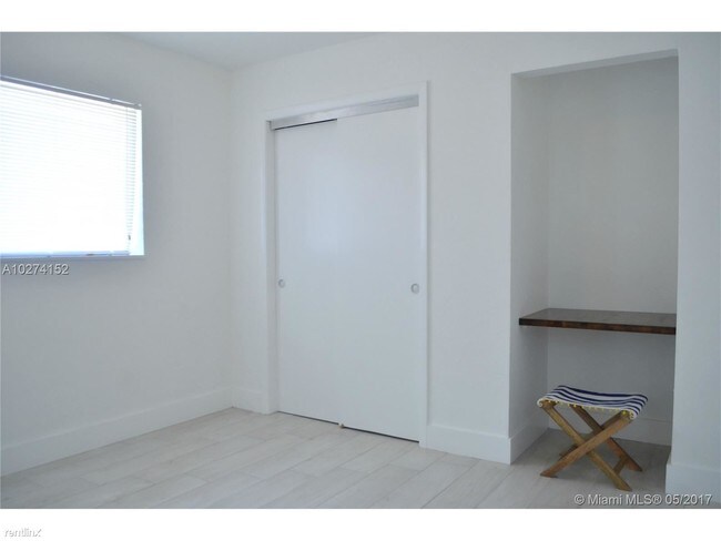 Building Photo - 548 NE 66th St