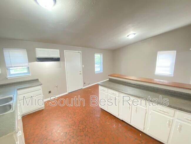 Building Photo - 3082 Bluffdale St