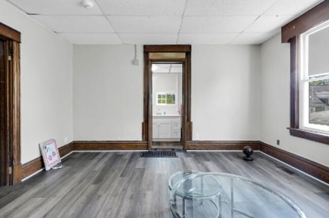 Building Photo - 413 Forest Ave