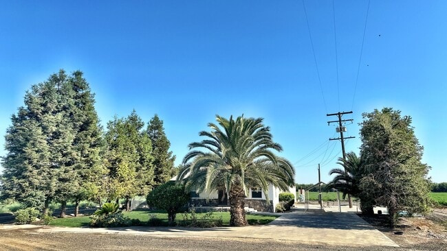 Building Photo - 7296 Ave 232