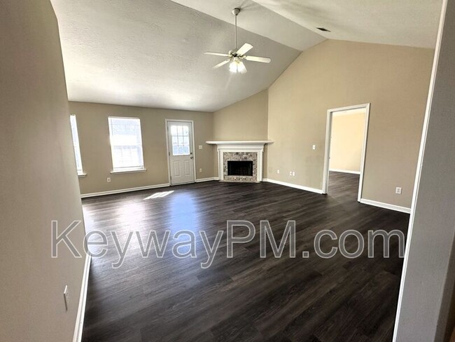 Building Photo - 221 Taylor Cir