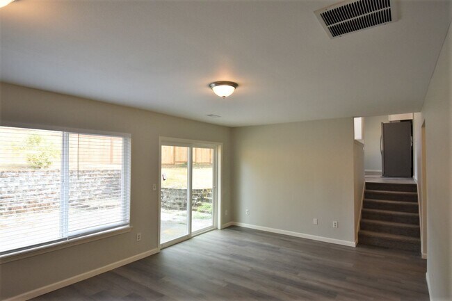 Building Photo - 3700 Arbor Dr SE