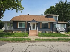 Building Photo - 2115 W 43rd Ave