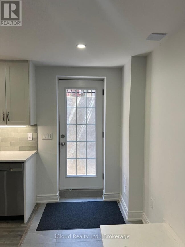 Building Photo - 284 Landsborough Ave