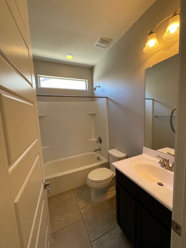 Foto del edificio - 16839 W Woodlands Ave