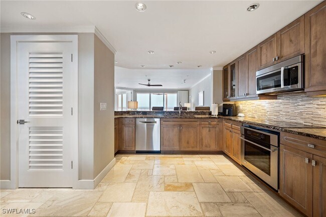 Foto del edificio - 265 Barefoot Beach Blvd