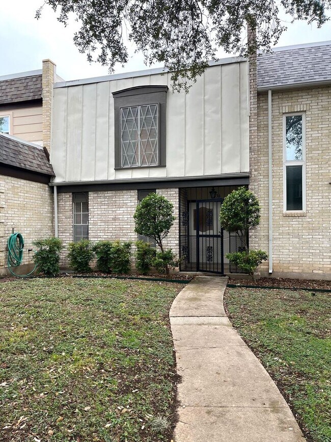 Building Photo - 636 Strings Dr