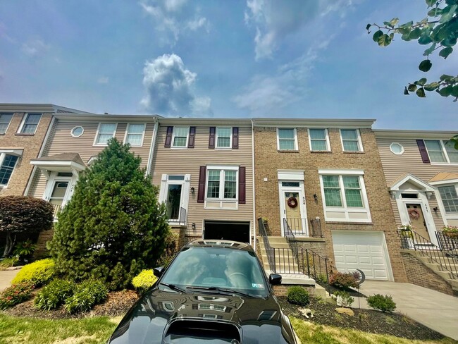 Charming and Spacious 3-Bedroom Home for Rent in Coraopolis - Charming and Spacious 3-Bedroom Home for Rent in Coraopolis