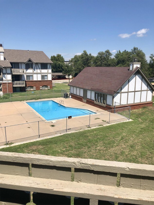 2900 Acres Rd Unit 17, Hutchinson, KS 67502 Room for Rent in