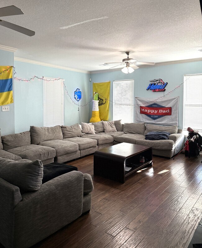 Foto del edificio - 1425 W Villa Maria Rd