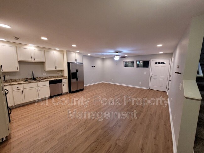 Foto del edificio - 322 W 18th St
