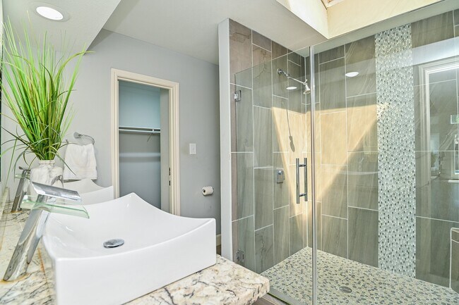 Foto del edificio - 12800 Briar Forest Dr