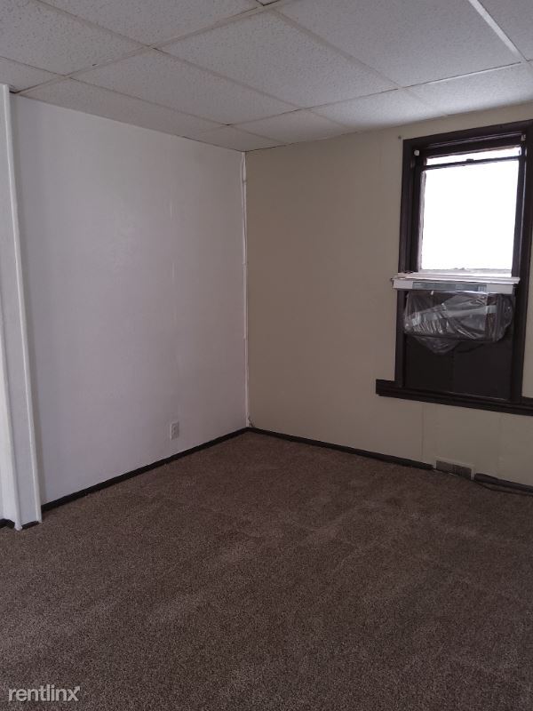 Building Photo - 225 Nelson Ave