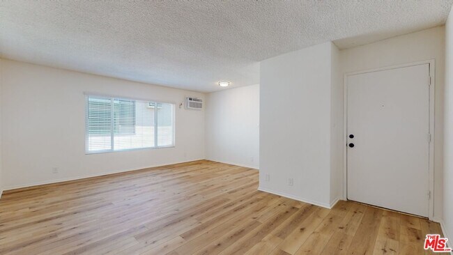 Foto del edificio - 1833 Manning Ave