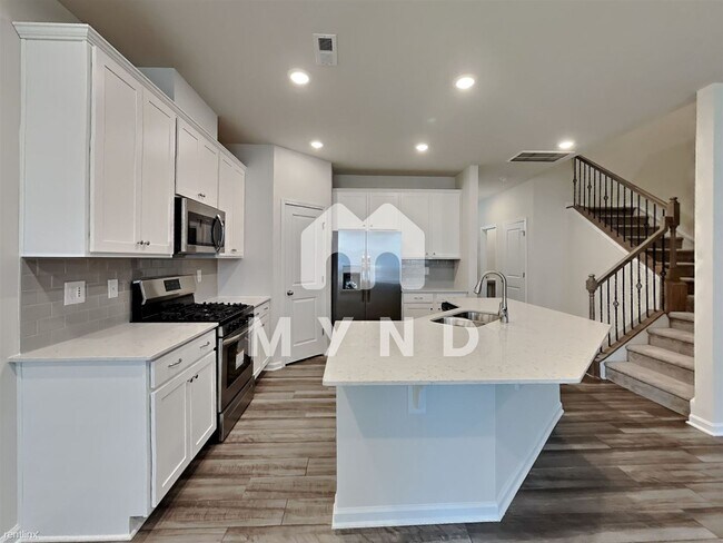 Building Photo - 3 br, 2.5 bath Townhome - 204 Red Tail Way