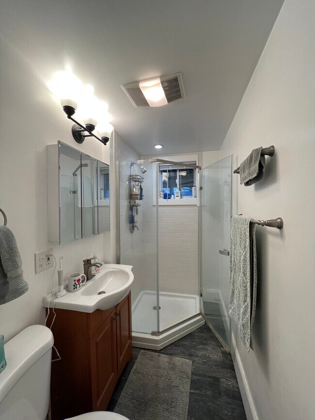 Foto del edificio - 121 Liberty Rd