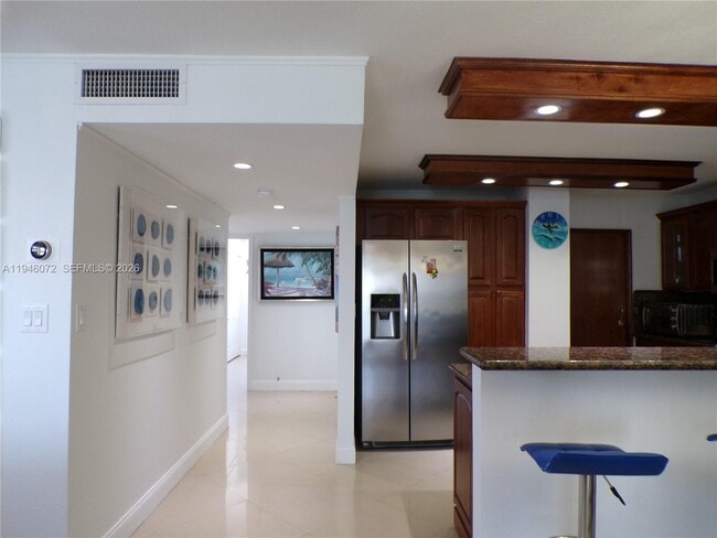 Foto del edificio - 6450 Collins Ave