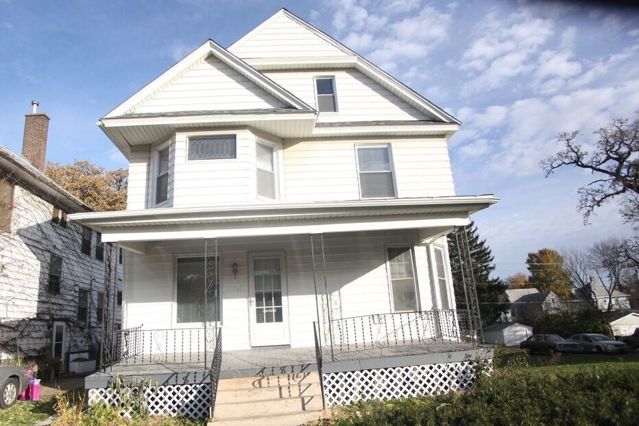 720 E 15th St, Davenport, IA 52803 House Rental in Davenport, IA