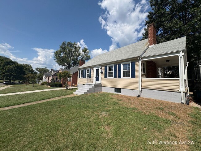Foto del edificio - 2433 Windsor Ave SW