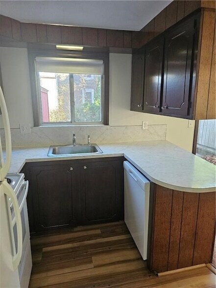 Foto del edificio - 20 W Warwick Ave