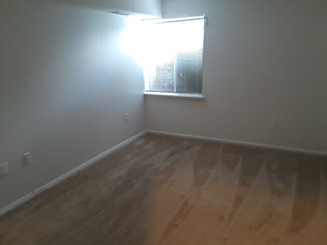 Building Photo - 14416 Parkvale Rd